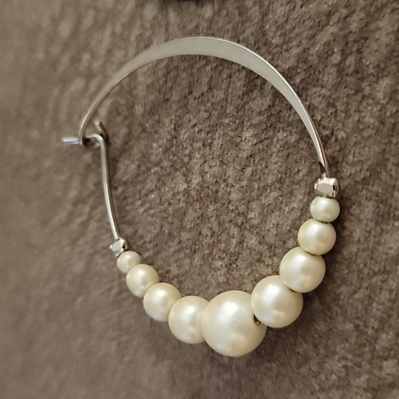 VTG Estate Pearl Beaded Huggie Hoop Earrings - Picture 3 of 5